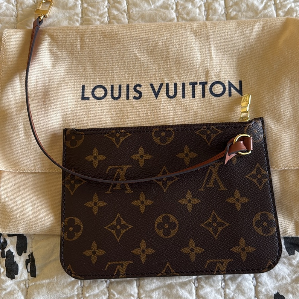 Louis Vuitton Monogram Pochette/wristlet NWOT - Picture 14 of 14